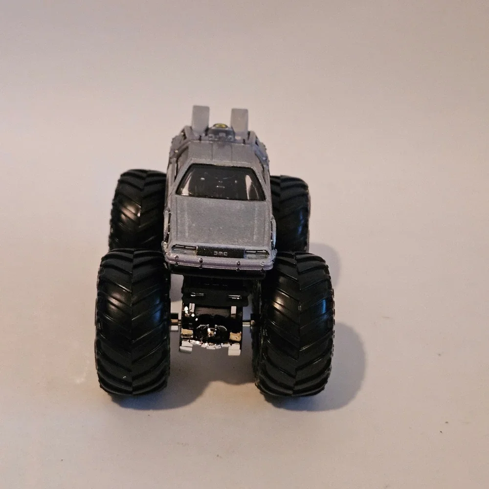 Hot Wheels Monster Trucks Back to the Future DeLorean Time Machine 1:64 Silver